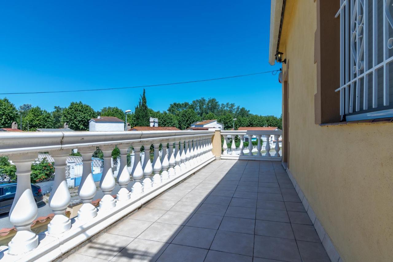 Goldhome - Carlit - Casa 9 Habitaciones, Piscina Privada, Sala De Juegos เอมปูเรียบราบา ภายนอก รูปภาพ