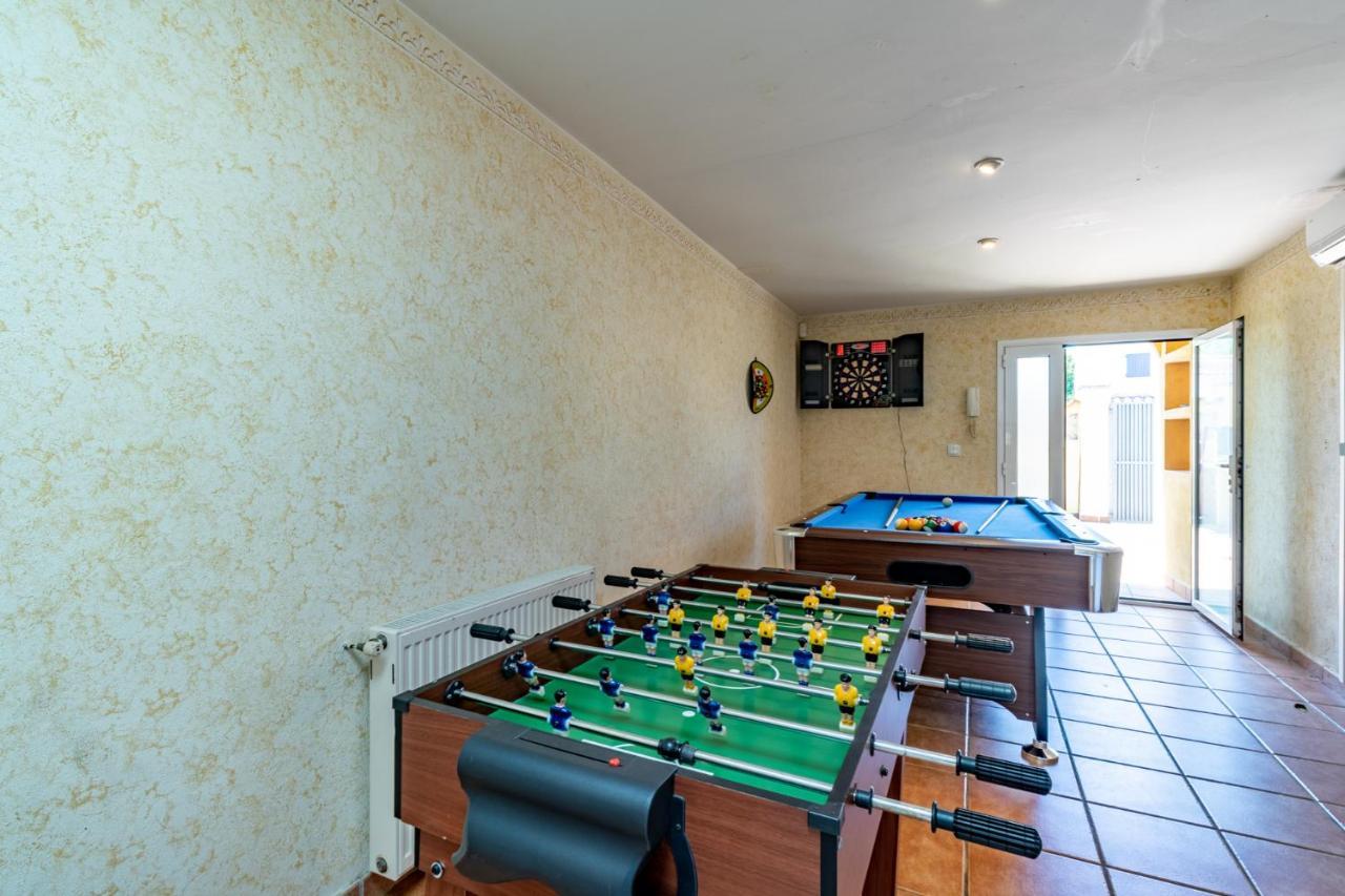 Goldhome - Carlit - Casa 9 Habitaciones, Piscina Privada, Sala De Juegos เอมปูเรียบราบา ภายนอก รูปภาพ